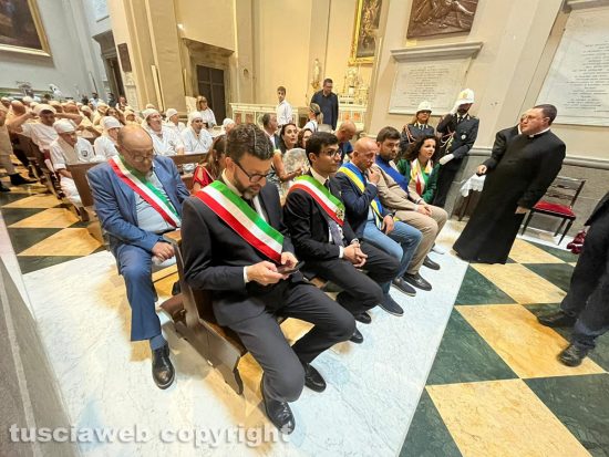 Viterbo - I facchini radunati a Santa Rosa