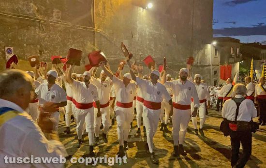 Viterbo - Santa Rosa - I facchini sul percorso