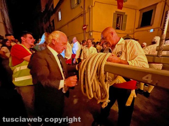 Santa Rosa - Vincenzo Fiorillo aiuta a montare le corde su Dies Natalis