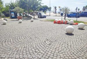 Civitavecchia - Le "nuvole artistiche" in piazzale degli Eroi