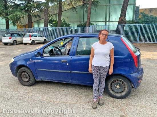 Viterbo - Laura Cutigni e la macchina dove vive