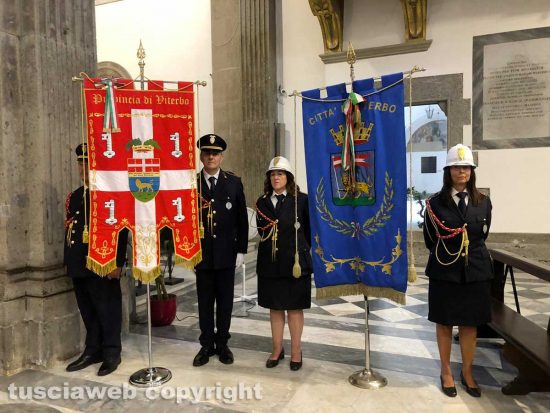 La messa solenne in onore della Madonna della Quercia - I gonfaloni di provincia e comune