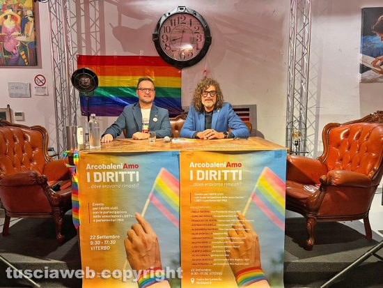 Viterbo - Conferenza stampa per presentare l'iniziativa Arcobaleniamo i diritti - Da sinistra Massimiliano Gualdi e Massimo Erbetti