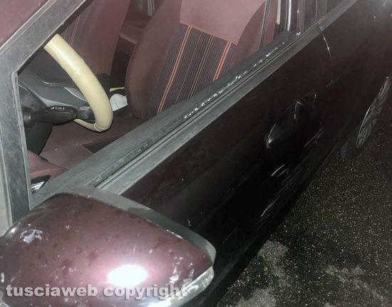 Orte - Una delle macchine danneggiate al parcheggio di Molegnano