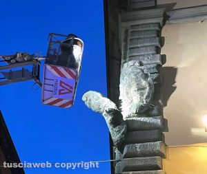 Viterbo - Vigili del fuoco al lavoro in via Cavour