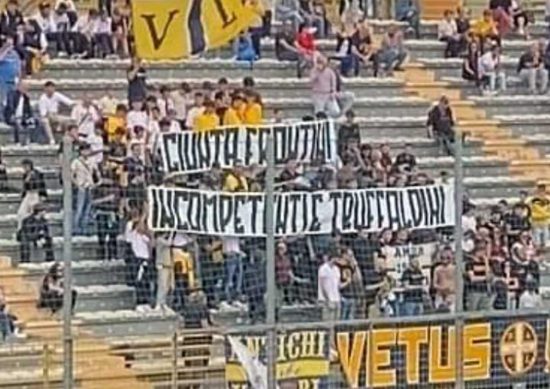 Sport - Calcio - La Fc Viterbo al Rocchi - Lo striscione contro la sindaca Chiara Frontini