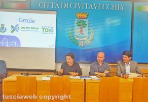 Civitavecchia - Il sindaco Piendibene, il consigliere comunale De Crescenzo e la funzionaria Luce