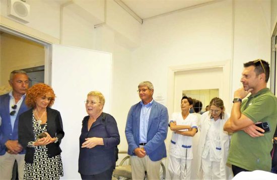 Tarquinia - La donazione della poltrona per la somministrazione della chemioterapia