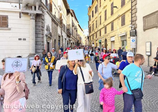 Viterbo - Il corteo promosso da autismo Angsa