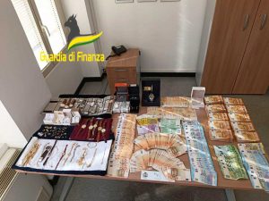 Varese - Sequestrati 23 milioni di euro in orologi di lusso originali