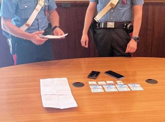 Viterbo - I documenti falsi sequestrati dai carabinieri