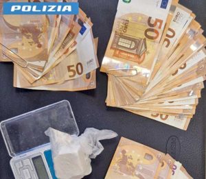 Viterbo - Polizia - La cocaina e i contanti trovati in casa