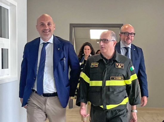 Viterbo - Il sottosegretario di stato all’Interno con delega ai vigili del fuoco, Emanuele Prisco, in visita alla caserma dei Vigili del fuoco 