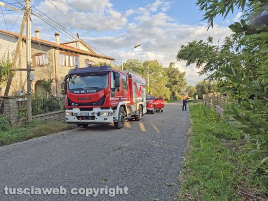 Montefiascone - Autoarticolato urta un cavo della corrente in via Cevoli