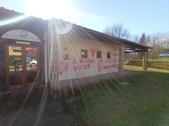 Bassano Romano - Scritte no vax