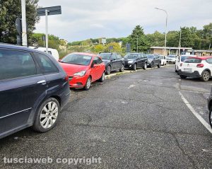 Parcheggio selvaggio all’ospedale di Belcolle