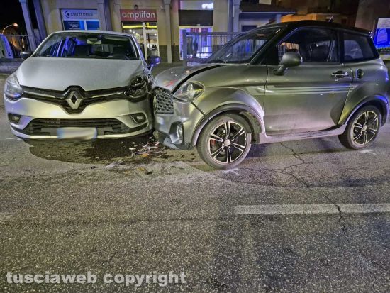 Montefiascone - Scontro auto-minicar sulla Cassia nord