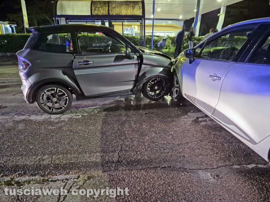 Montefiascone - Scontro auto-minicar sulla Cassia nord