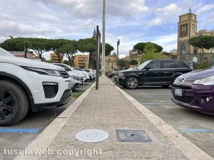 Viterbo - Il parcheggio del Sacrario con i nuovi pali della luce