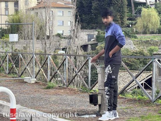 Viterbo - La fontanella del parcheggio del Sacrario