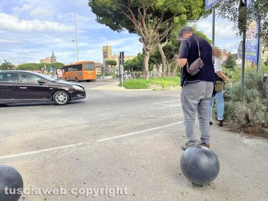 Viterbo - Dall'ascensore al parcheggio del Sacrario