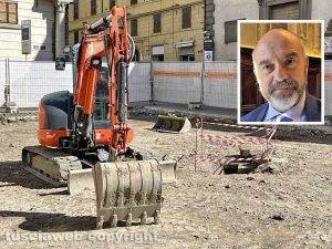 Viterbo - Piazza del Comune - Nel riquadro l'assessore Stefano Floris