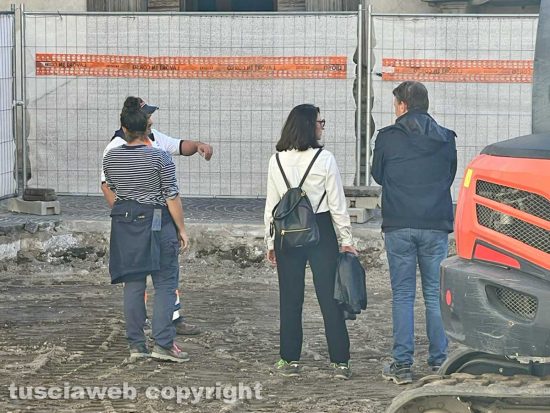 Viterbo - Iniziati gli scavi a piazza del Comune