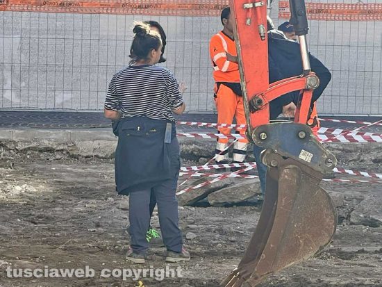 Viterbo - Iniziati gli scavi a piazza del Comune