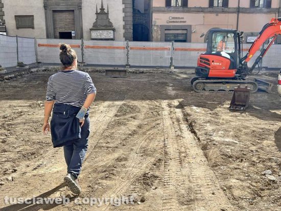 Viterbo - Iniziati gli scavi a piazza del Comune