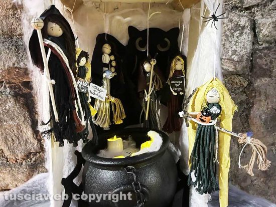 Viterbo - Il consiglio stregonesco - Le figure ispirate a Chiara Frontini, Patrizia Notaristefano, Antonella Sberna, Elena Angiani e Alessandra Croci
