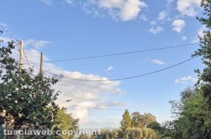 Montefiascone - Autoarticolato urta un cavo della corrente in via Cevoli