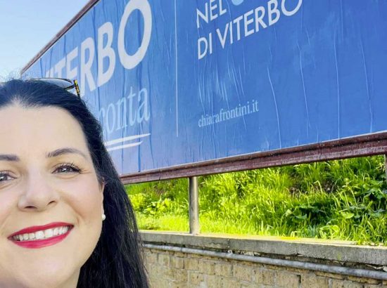 L'immagine usata dalla sindaca Chiara Frontini per presentare la nuova campagna di propaganda fatta di megamanifesti