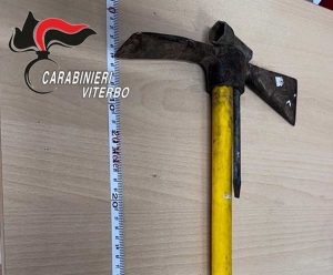 Corchiano - L'ascia utilizzata per il tentativo di aggressione