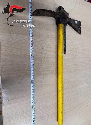Corchiano - L'ascia utilizzata per il tentativo di aggressione