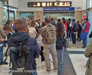 Orte - Centinaia di passeggeri bloccati alla stazione