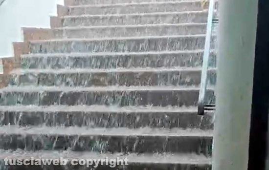 Viterbo - Cascata d'acqua al sottopasso di piazza Crispi