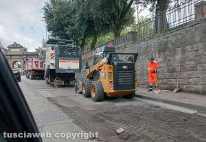 Viterbo - Asfaltatura in via della Palazzina