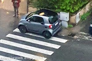 Viterbo - Parcheggio selvaggio in via Rossini