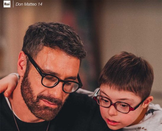 Raul Bova e Francesco Baffo in una scena di Don Matteo