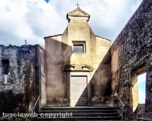 Viterbo - La chiesetta del castello di Balthus a Montecalvello