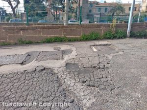 Viterbo - Strada dissestata in via San Biele