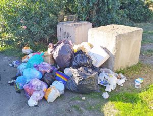 Civitavecchia - discariche abusive in via Torrevaldaliga Sud