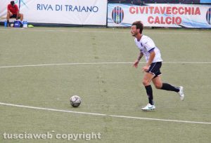 Civitavecchia - Il difensore Bianchi in azione