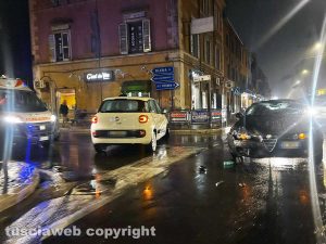Cura di Vetralla - Incidente tra due auto