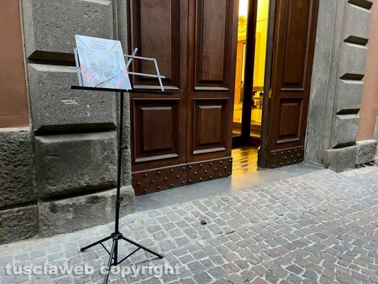 Viterbo - Festival della Tuscia -Il leggio fuori da palazzo Gentili
