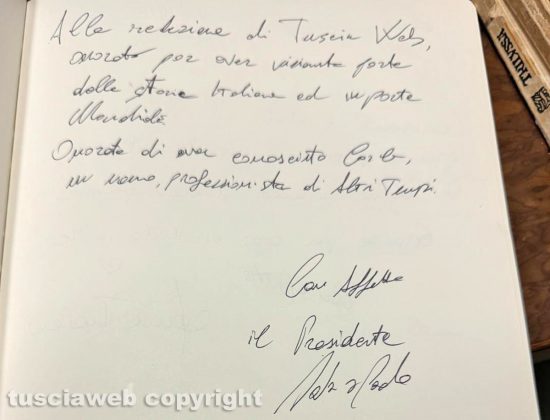 Viterbo - La dedica di Paolo Salaris per la redazione di Tusciaweb