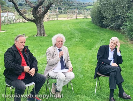 Viterbo - Incontro Gli Invisibili a Tuscia Terme - Da sinistra Maurizio Donadoni, Fabio Canessa e Vittorio Sgarbi