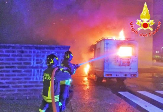 Civitavecchia - I vigili del fuoco in via Toscana