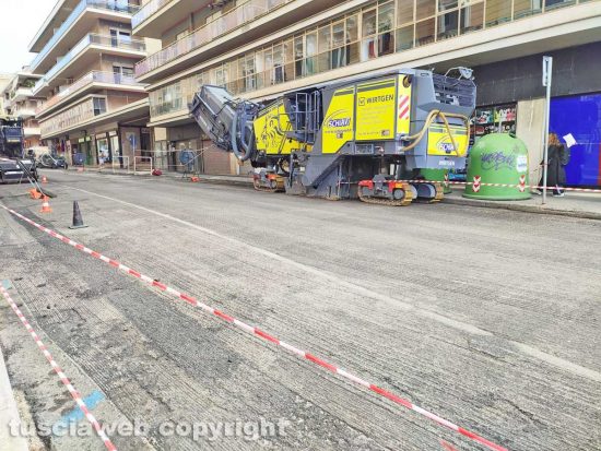 Civitavecchia - Riasfaltature su via Cialdi