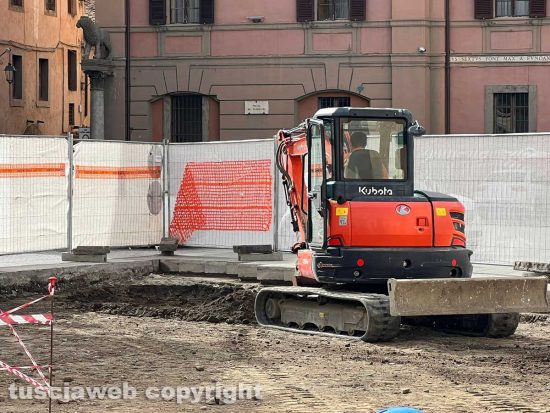 Viterbo - I lavori a piazza del Comune
